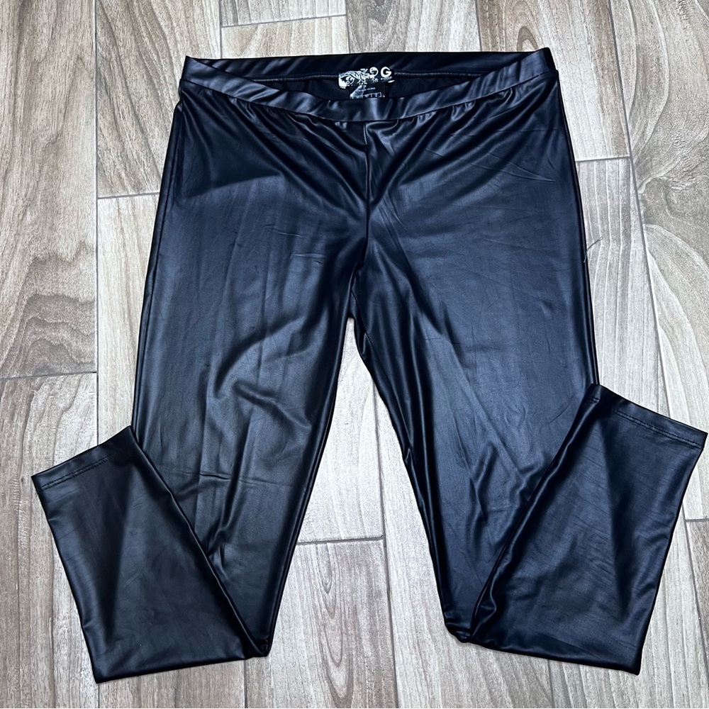 G By Guess Black Matte Skinny-Fit Cropped Leggings, Size: Large